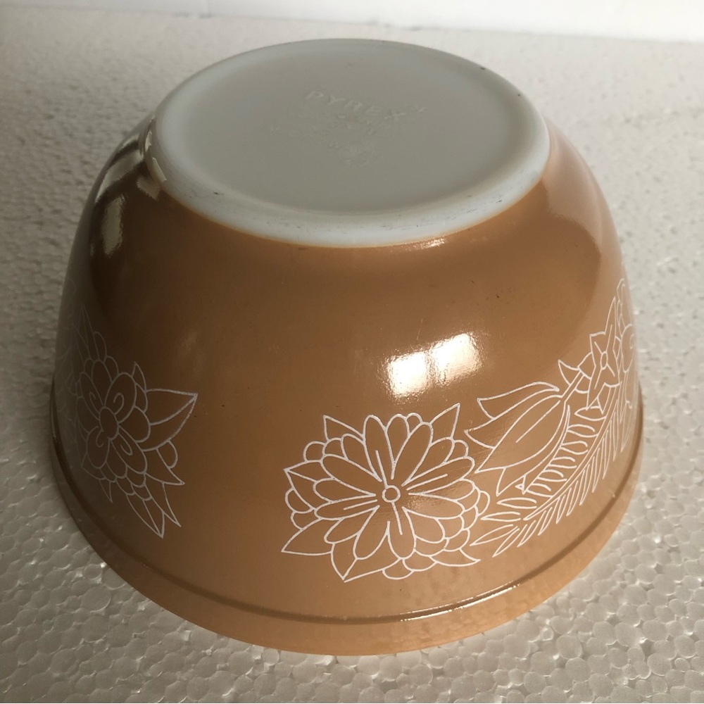 Pyrex Woodland Brown 1.5 Qt Mixing Bowl #402 Tan - Picture 5 of 6